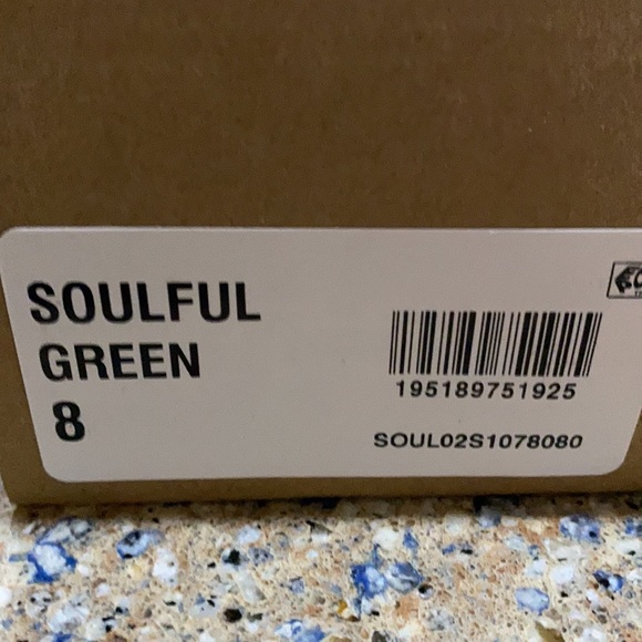 Brand new soulful green size 8 slides - Picture 3 of 3